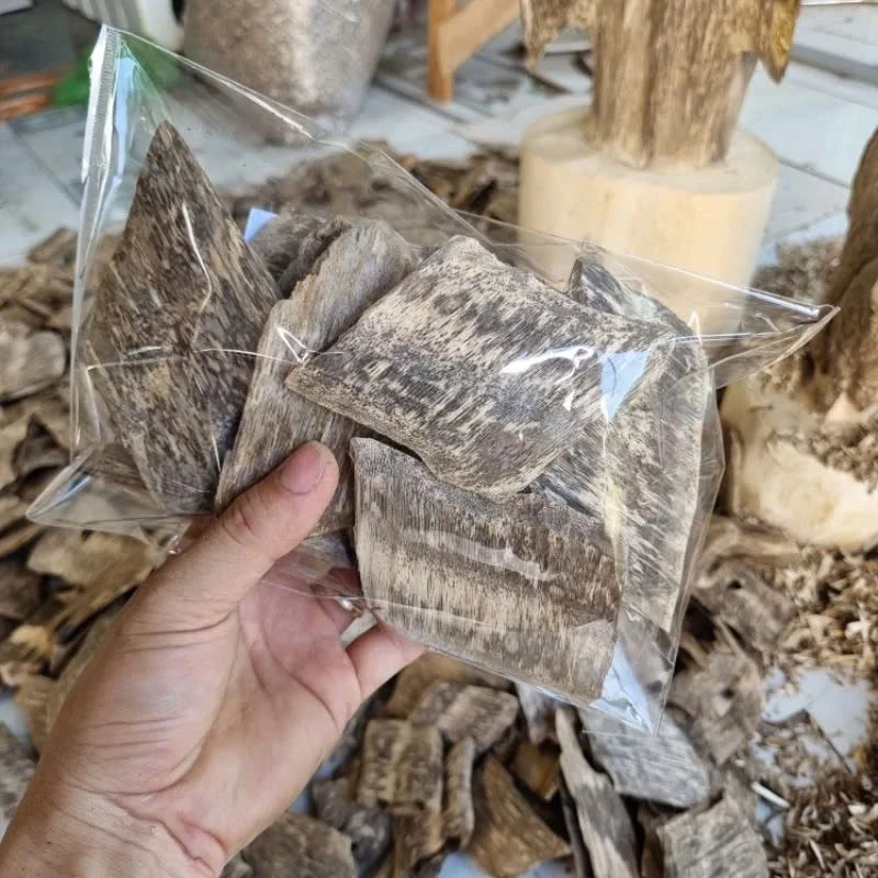 Trầm Kiến Tự Nhiên Quảng Nam – Trầm Miếng Thơm Lâu Năm