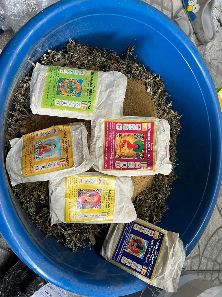 Bột bổn tôn trong cúng dường khói hương