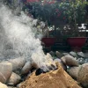 cúng khói mật tông với bột trầm và hương liệu nghi lễ