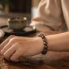 có nên dùng vòng tay trầm hương hằng ngày không